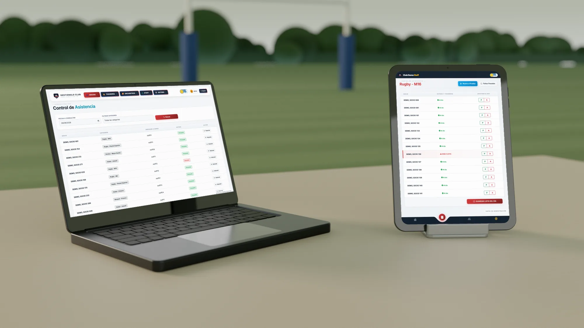 En una mesa de la galería del club, con la cancha de rugby detrás: una notebook con el control de asistencia del panel y una tablet con la lista de Rugby M16 que toma el profesor (datos de demostración)